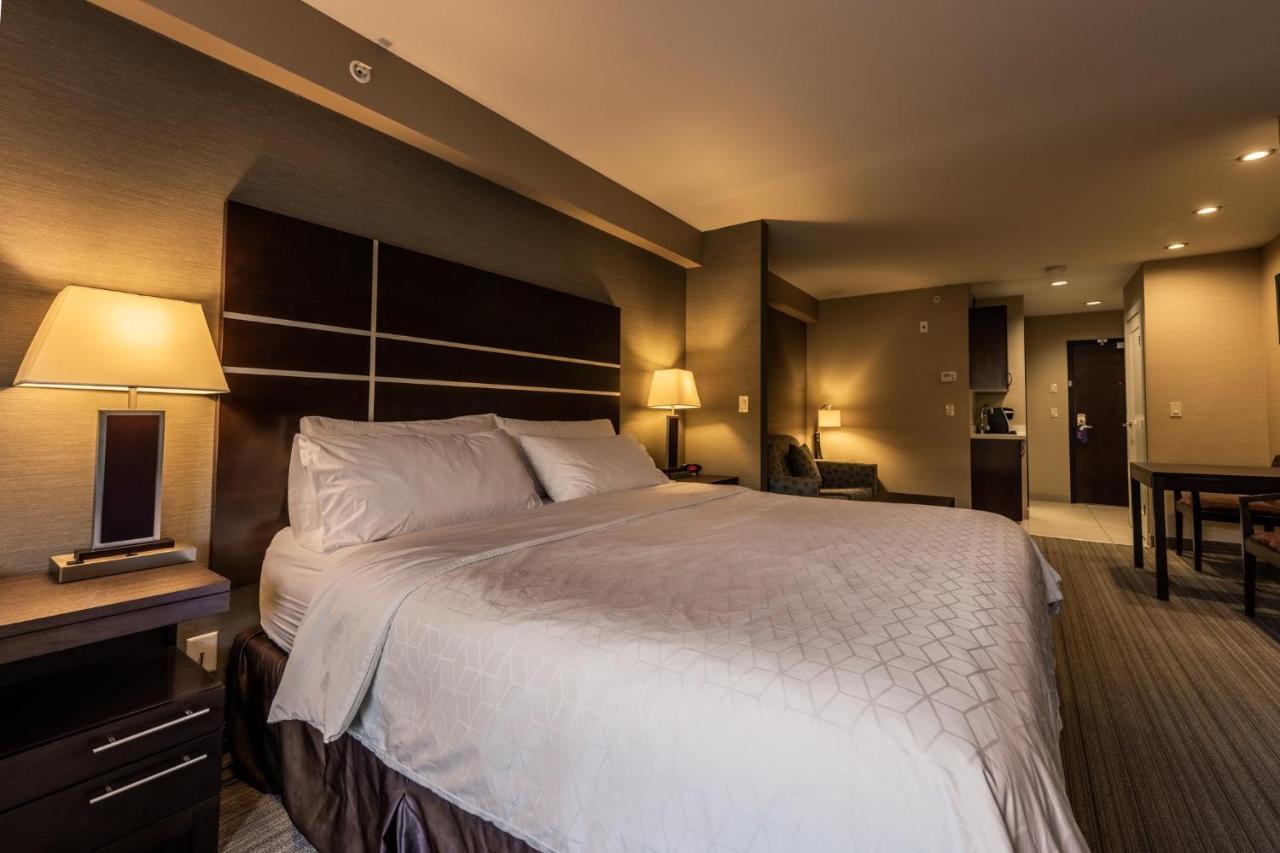 Holiday Inn Express Golden-Kicking Horse By Ihg Exterior foto