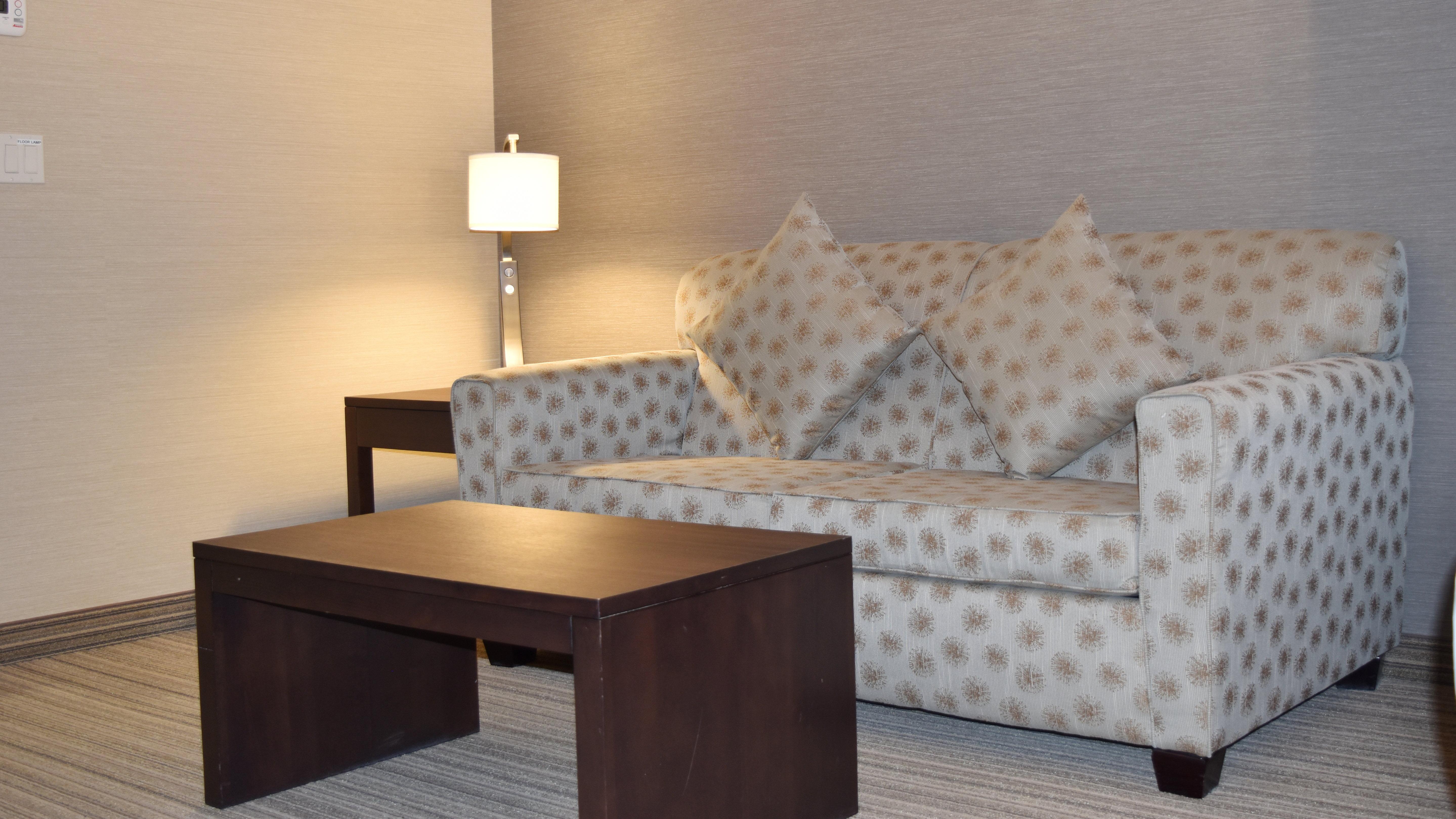 Holiday Inn Express Golden-Kicking Horse By Ihg Exterior foto